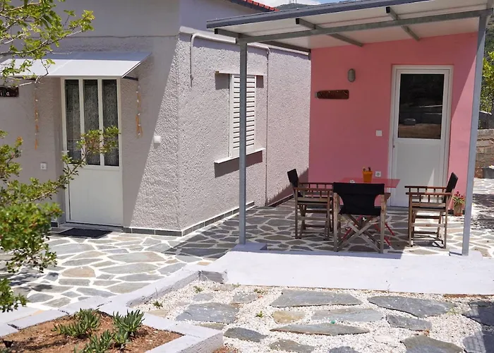 Figs & Grapes * Cosy Small House * Marmari * South Evia
