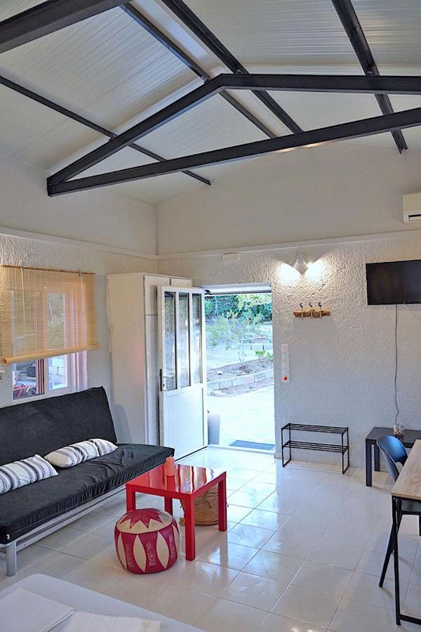 Figs & Grapes * Cosy Small House * Marmari * South Evia Holiday home *