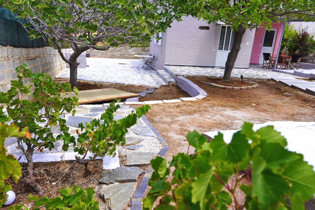 Figs & Grapes * Cosy Small House * Marmari * South Evia Holiday home *